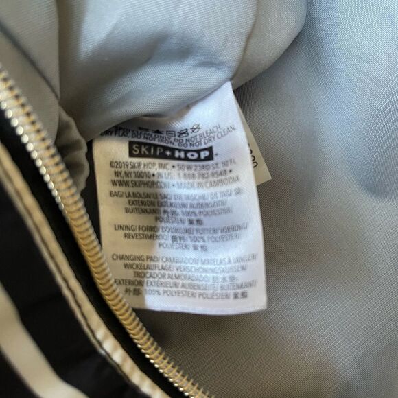 SKIP HOP FLATIRON DIAPER BACKPACK NYLON BLACK-WHITE WITH GOLD TONE HARDWARES - Picture 12 of 13